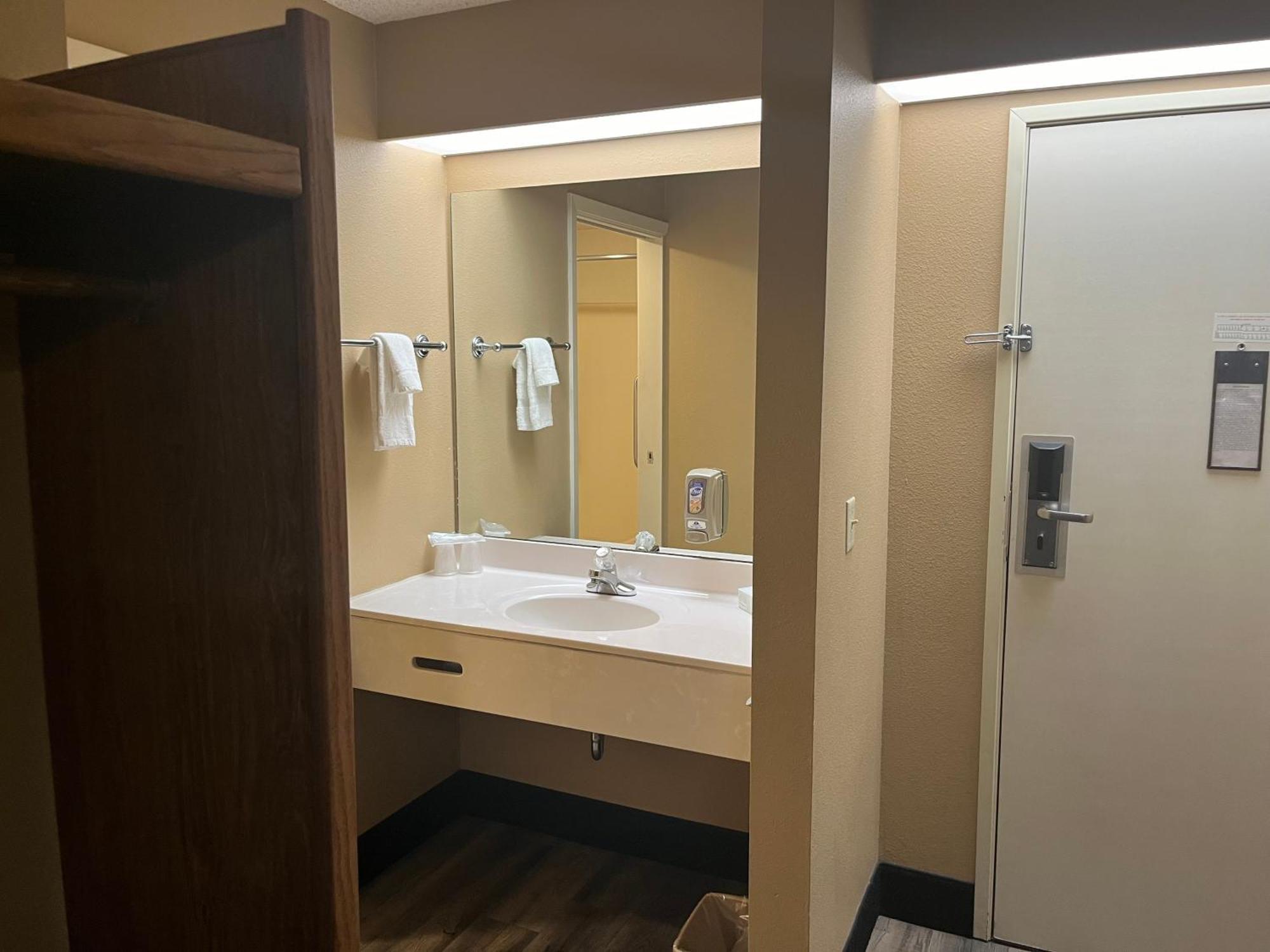 Americas Best Value Inn Kalispell Buitenkant foto