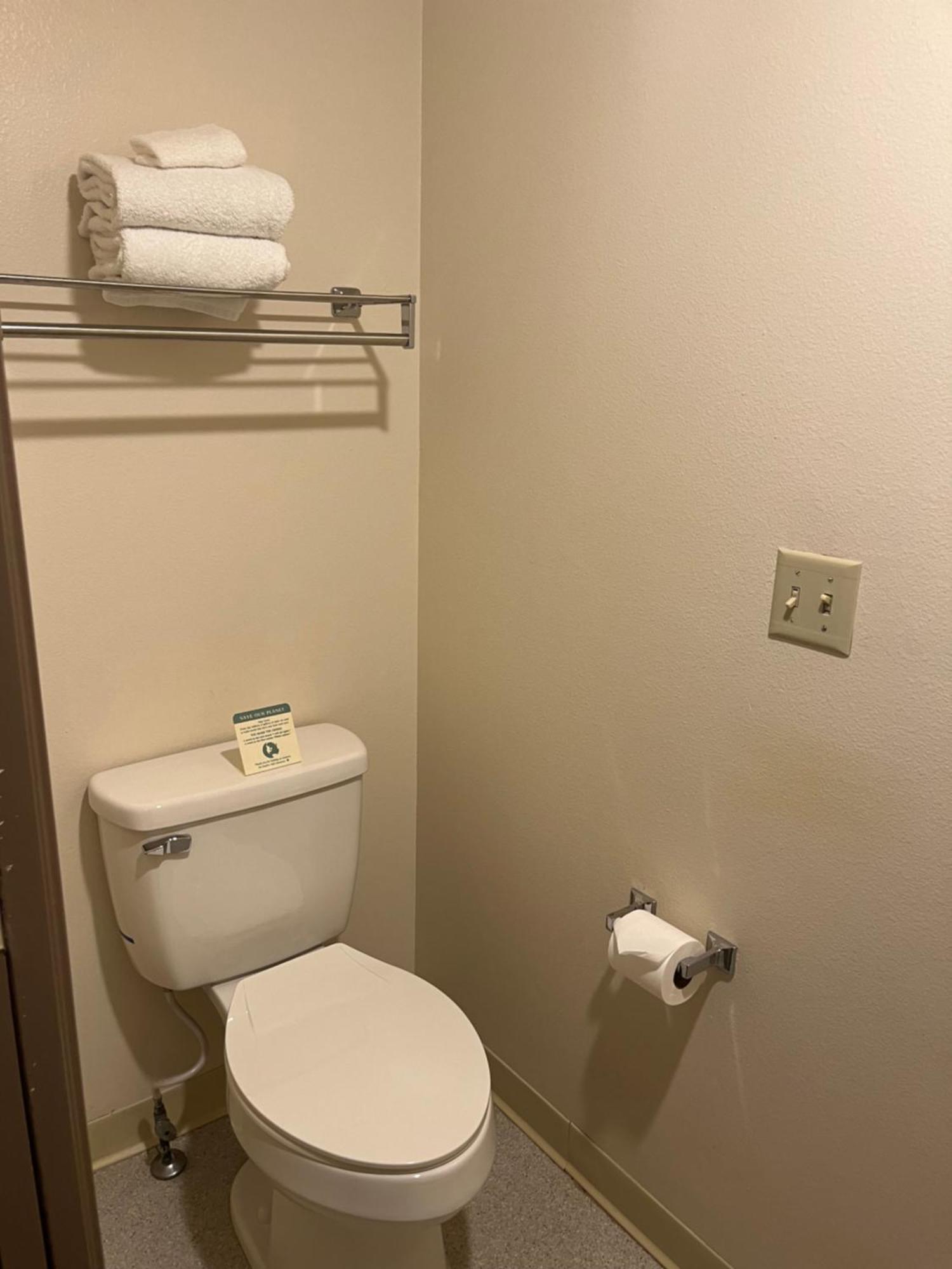 Americas Best Value Inn Kalispell Buitenkant foto