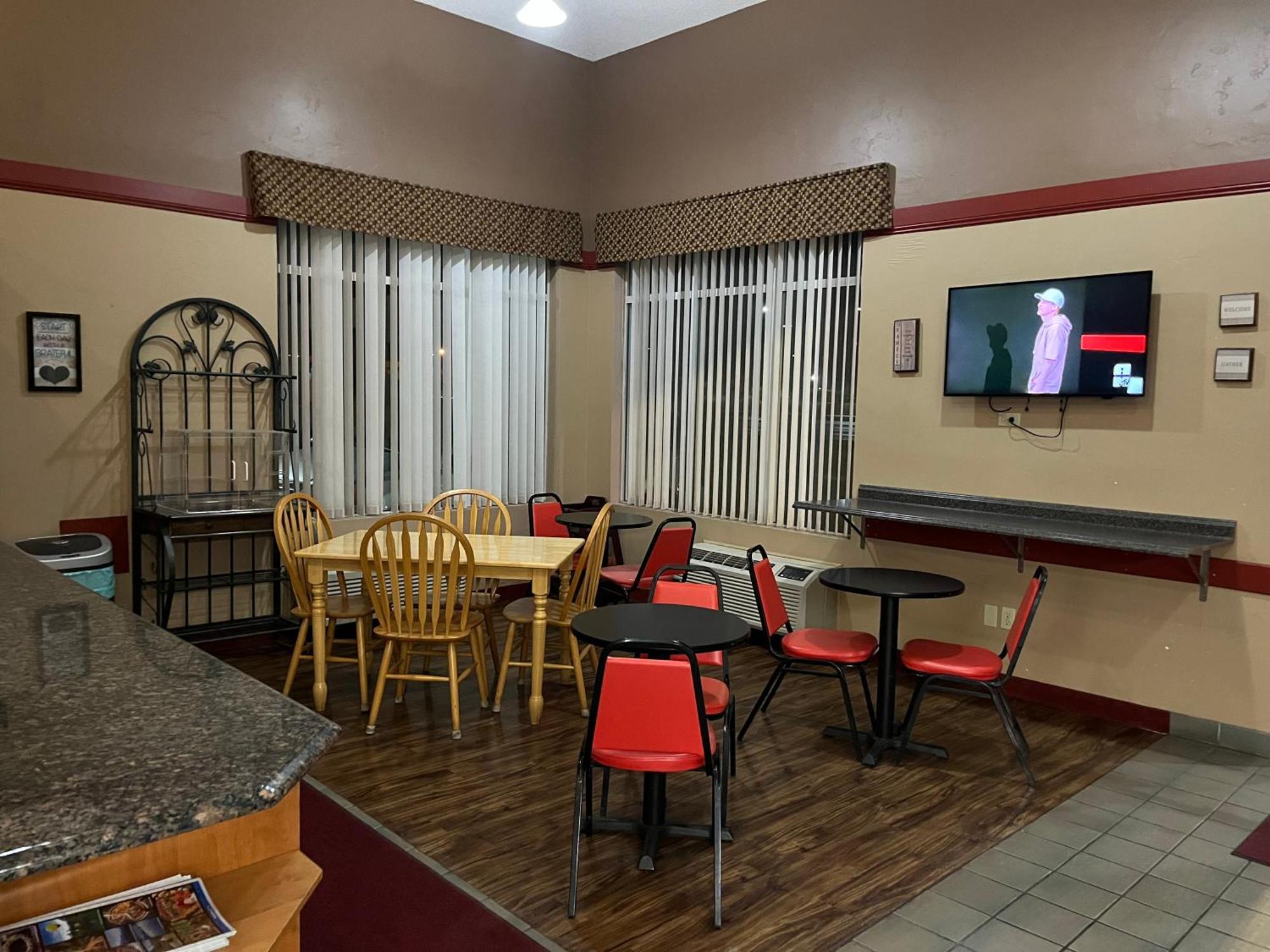 Americas Best Value Inn Kalispell Buitenkant foto