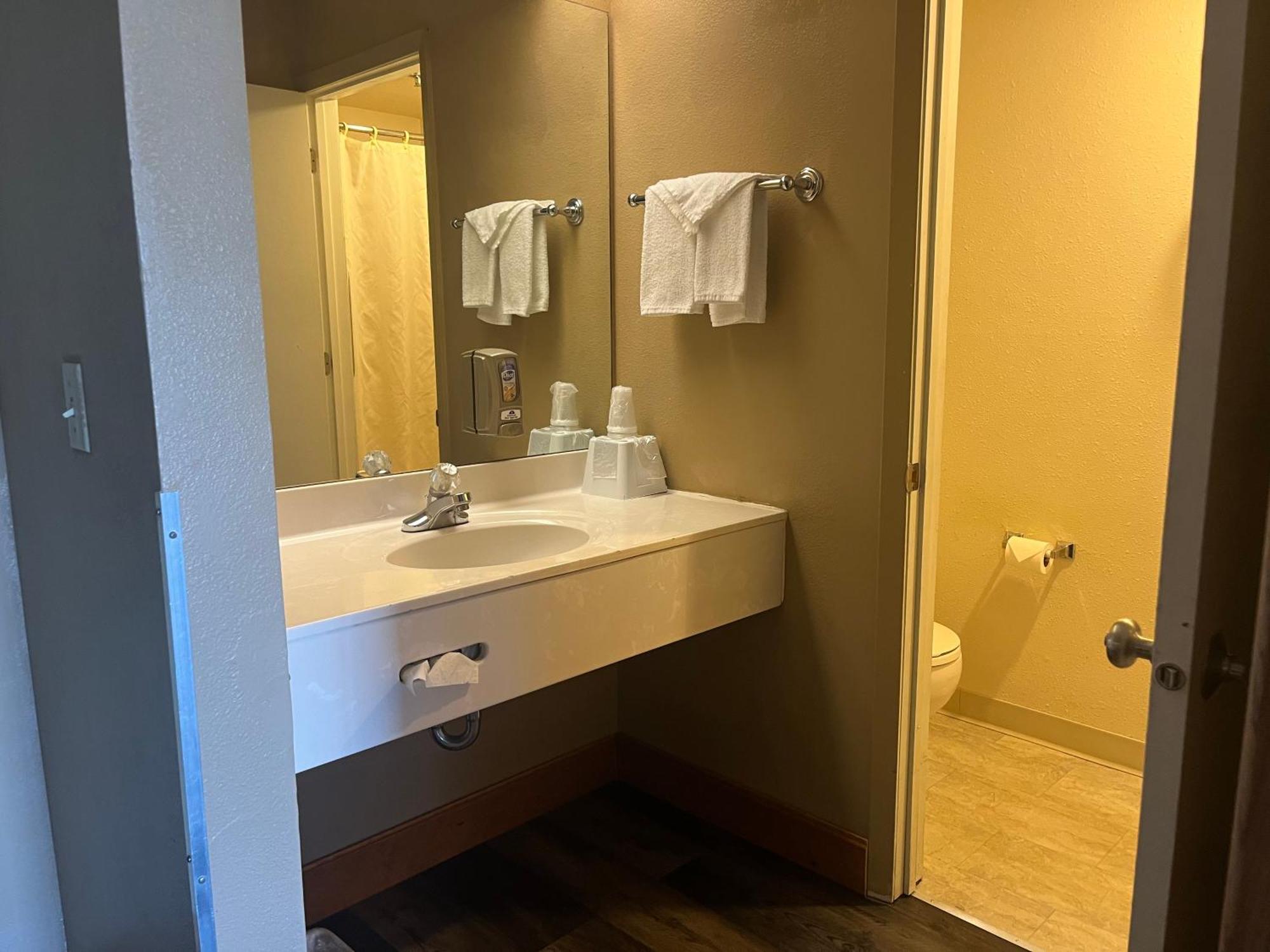 Americas Best Value Inn Kalispell Buitenkant foto